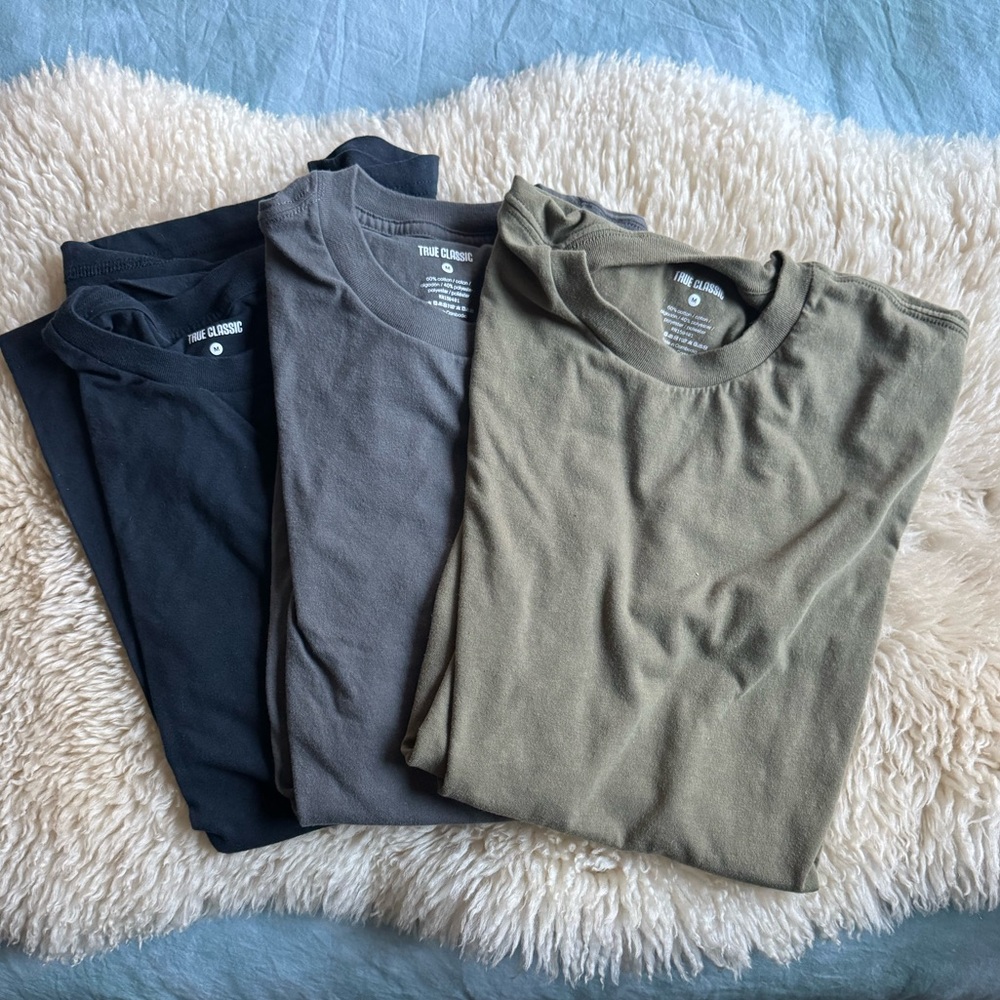 Three (3) True Classic Crew T-Shirts—Navy, Carbon & Military Green Size M EUC